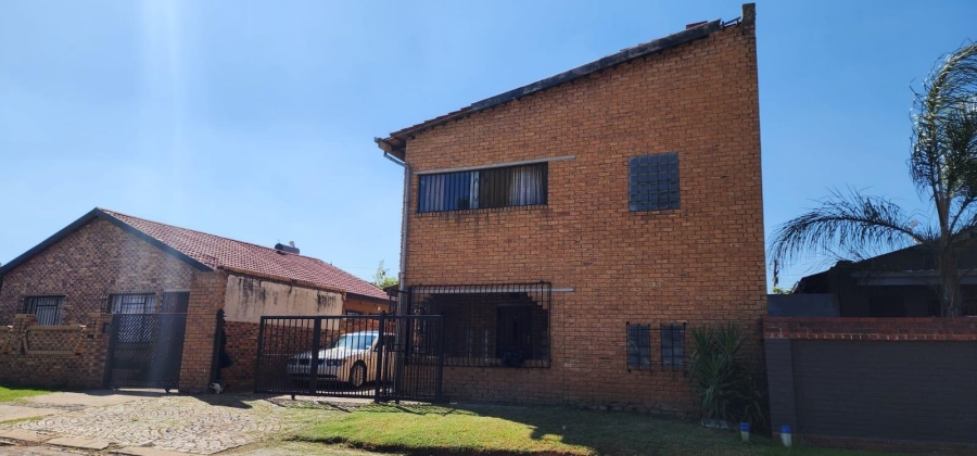 5 Bedroom Property for Sale in Eldorado Park Gauteng