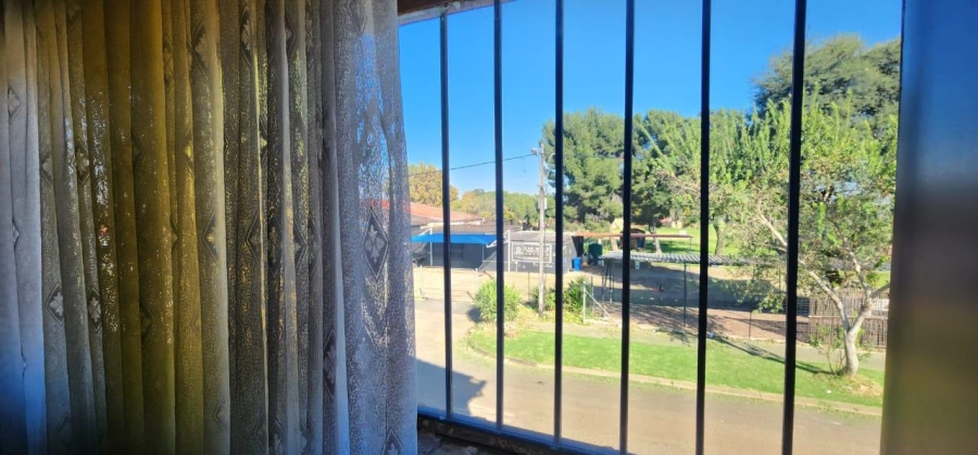 5 Bedroom Property for Sale in Eldorado Park Gauteng