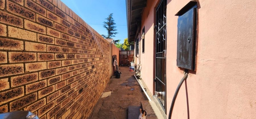 5 Bedroom Property for Sale in Eldorado Park Gauteng