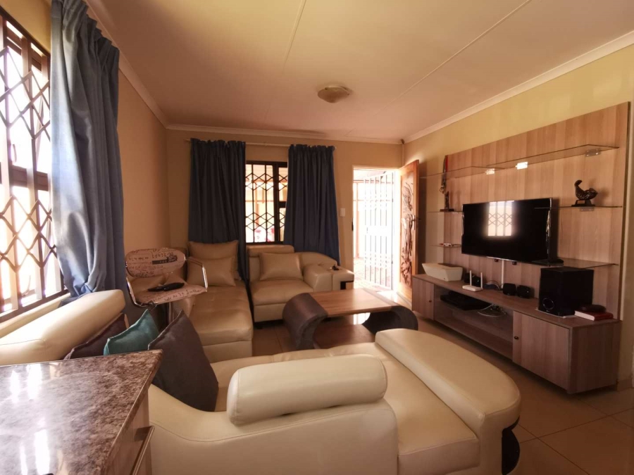 5 Bedroom Property for Sale in Protea Glen Gauteng