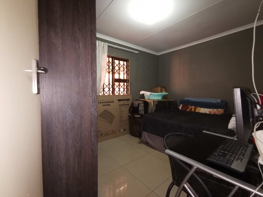 5 Bedroom Property for Sale in Protea Glen Gauteng