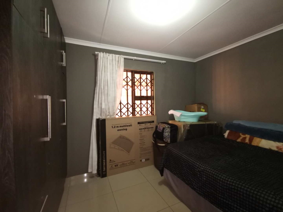 5 Bedroom Property for Sale in Protea Glen Gauteng