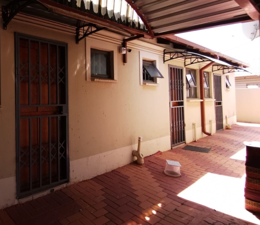 5 Bedroom Property for Sale in Protea Glen Gauteng
