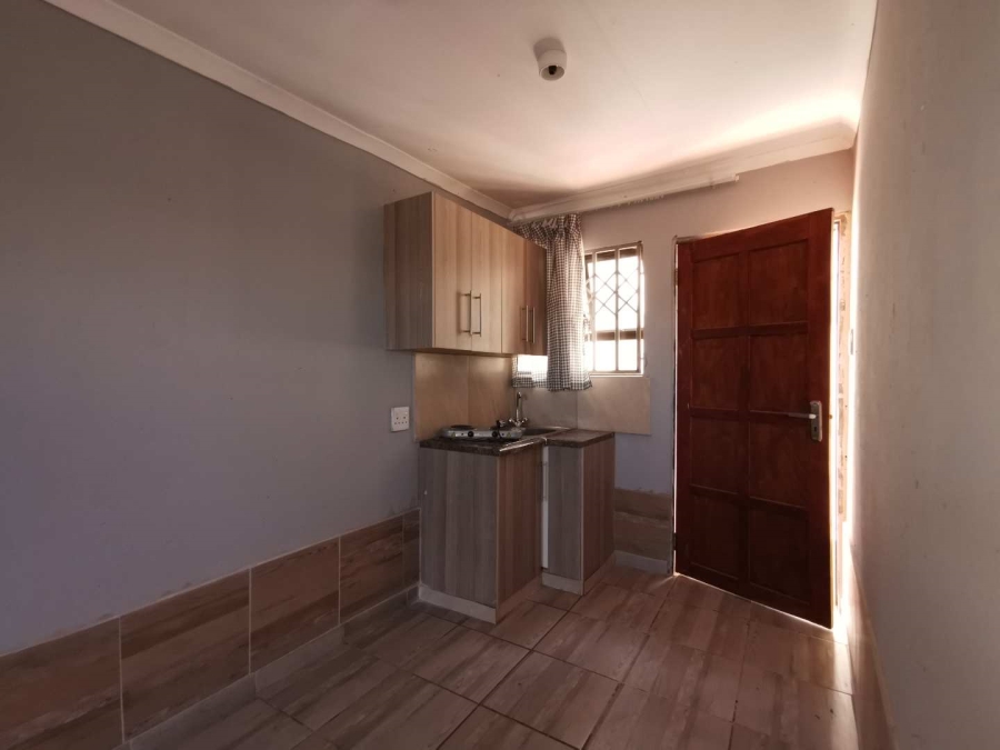 5 Bedroom Property for Sale in Protea Glen Gauteng