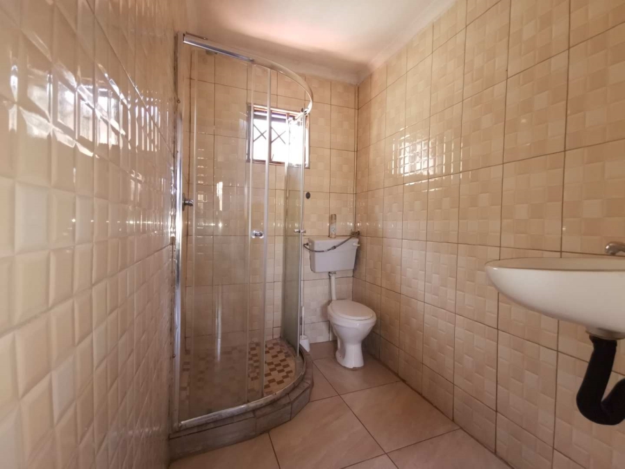 5 Bedroom Property for Sale in Protea Glen Gauteng