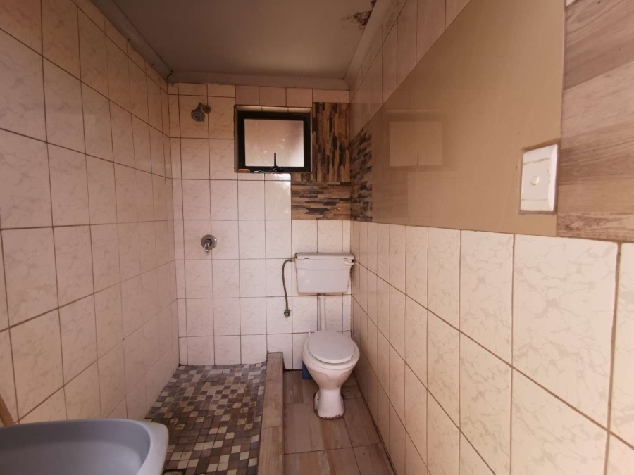 5 Bedroom Property for Sale in Protea Glen Gauteng