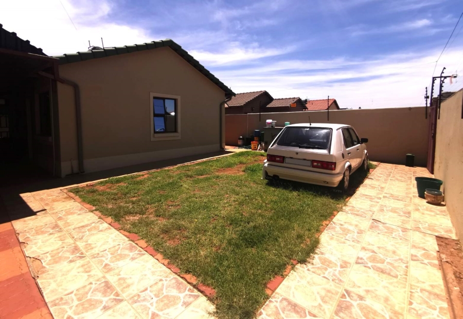 5 Bedroom Property for Sale in Protea Glen Gauteng
