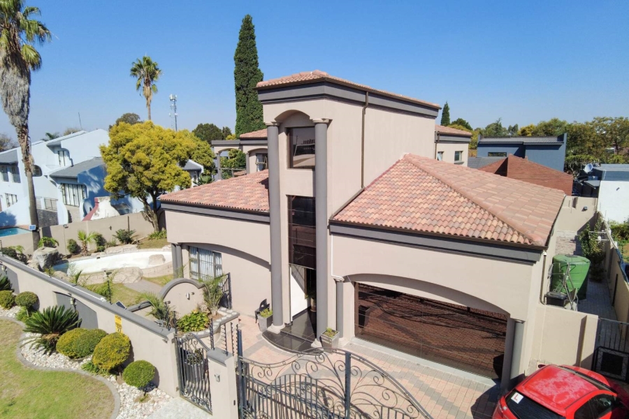 5 Bedroom Property for Sale in Lakefield Gauteng