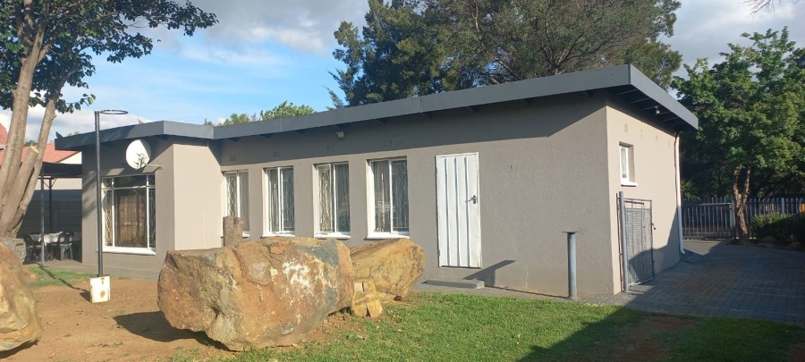 3 Bedroom Property for Sale in Brackendowns Gauteng