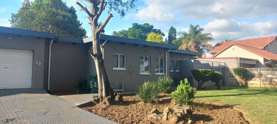 3 Bedroom Property for Sale in Brackendowns Gauteng