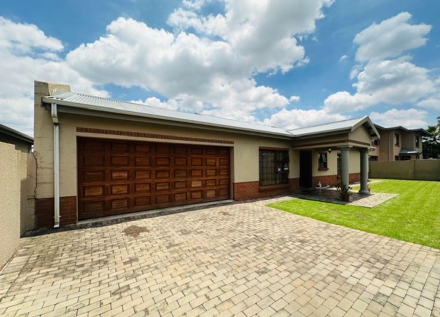3 Bedroom Property for Sale in Verwoerdpark Gauteng