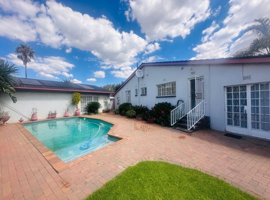 4 Bedroom Property for Sale in Verwoerdpark Gauteng