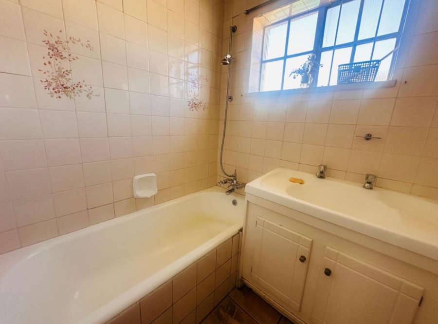 4 Bedroom Property for Sale in Verwoerdpark Gauteng