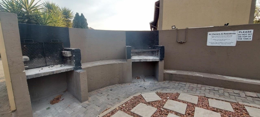 2 Bedroom Property for Sale in Verwoerdpark Gauteng