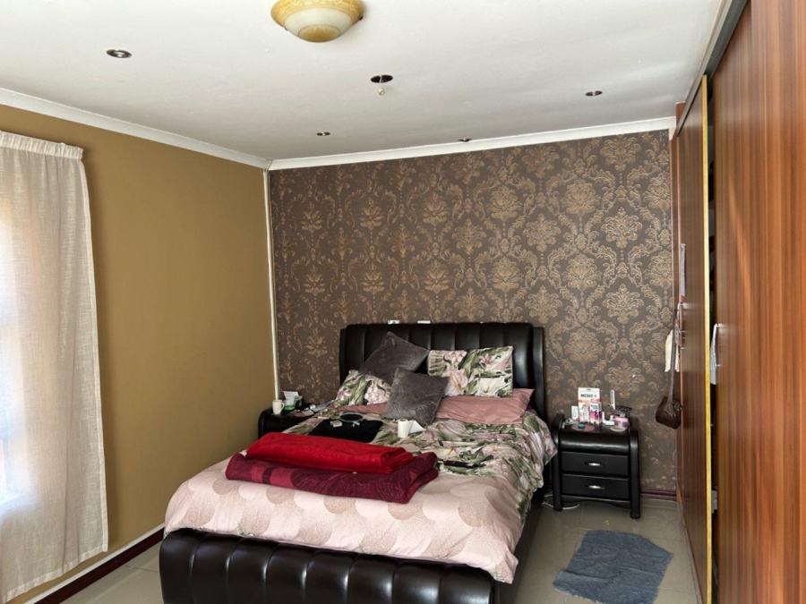 To Let 3 Bedroom Property for Rent in Brackendowns Gauteng