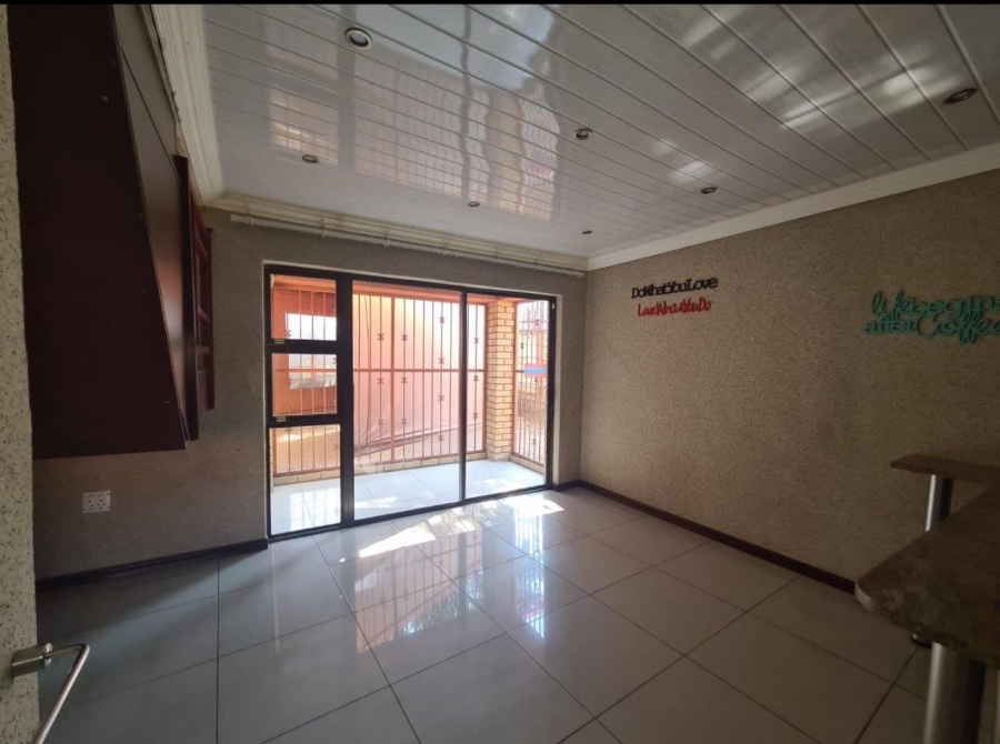 To Let 3 Bedroom Property for Rent in Brackendowns Gauteng