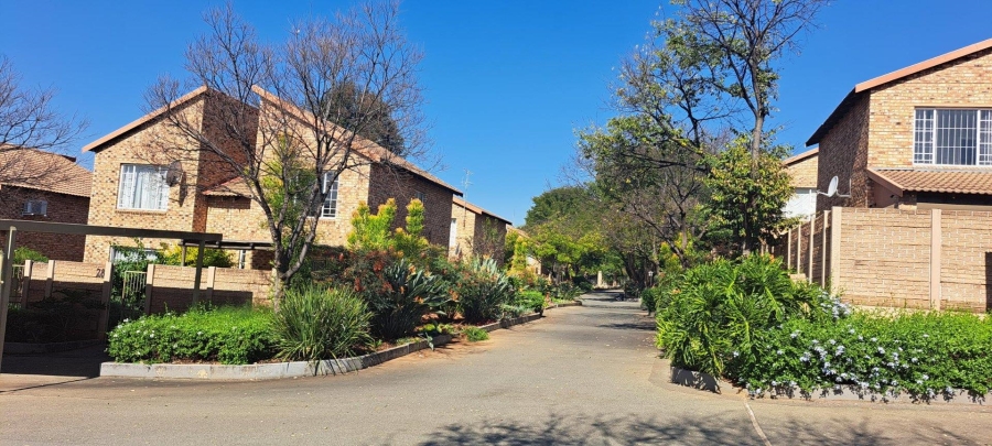 2 Bedroom Property for Sale in Sonneglans Gauteng