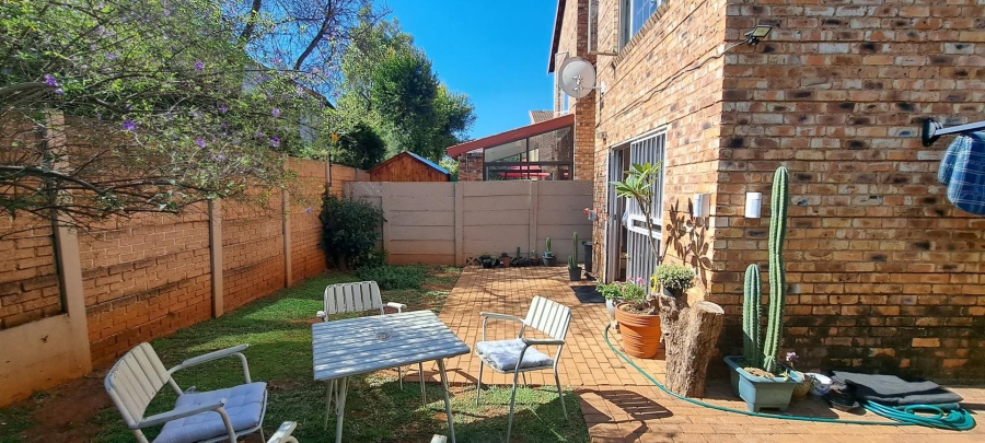 2 Bedroom Property for Sale in Sonneglans Gauteng