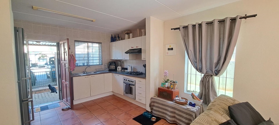 2 Bedroom Property for Sale in Sonneglans Gauteng