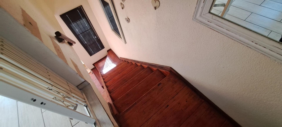 2 Bedroom Property for Sale in Sonneglans Gauteng