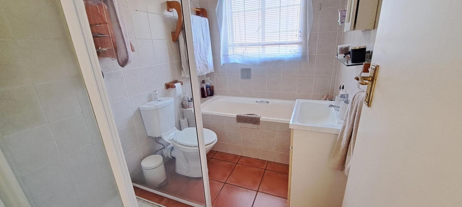 2 Bedroom Property for Sale in Sonneglans Gauteng