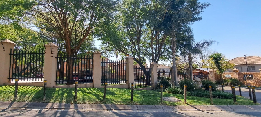 2 Bedroom Property for Sale in Sonneglans Gauteng