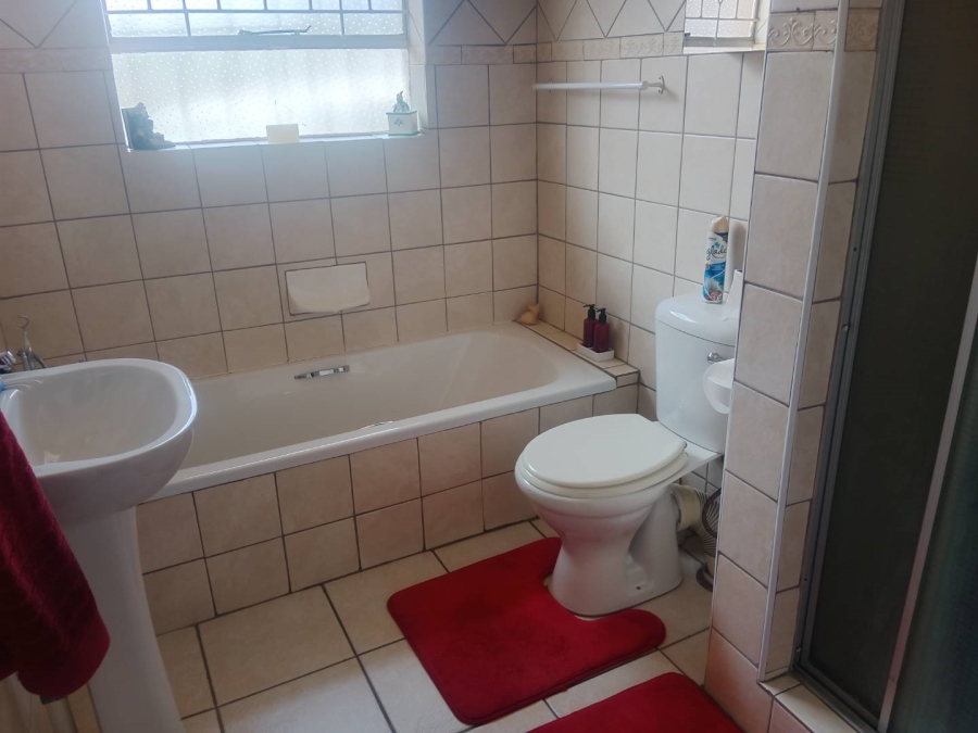 4 Bedroom Property for Sale in Brackenhurst Gauteng