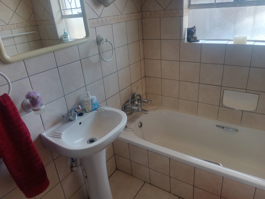 4 Bedroom Property for Sale in Brackenhurst Gauteng