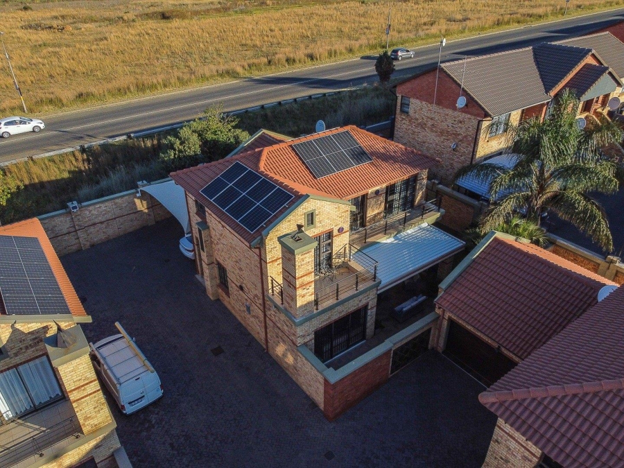 4 Bedroom Property for Sale in Brackenhurst Gauteng