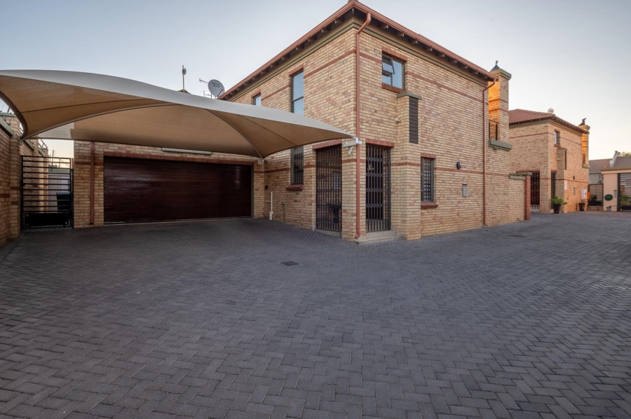 4 Bedroom Property for Sale in Brackenhurst Gauteng