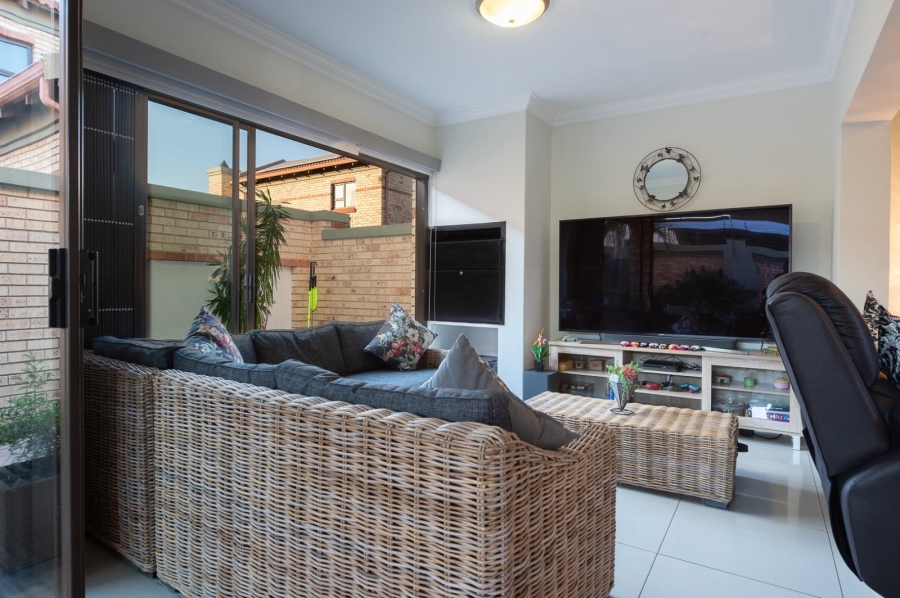 4 Bedroom Property for Sale in Brackenhurst Gauteng