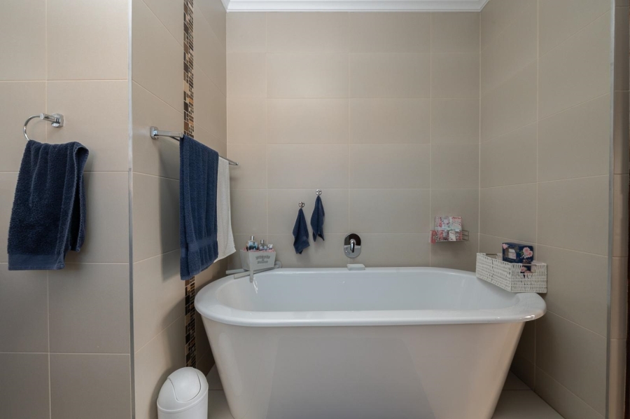 4 Bedroom Property for Sale in Brackenhurst Gauteng