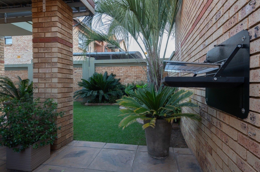 4 Bedroom Property for Sale in Brackenhurst Gauteng