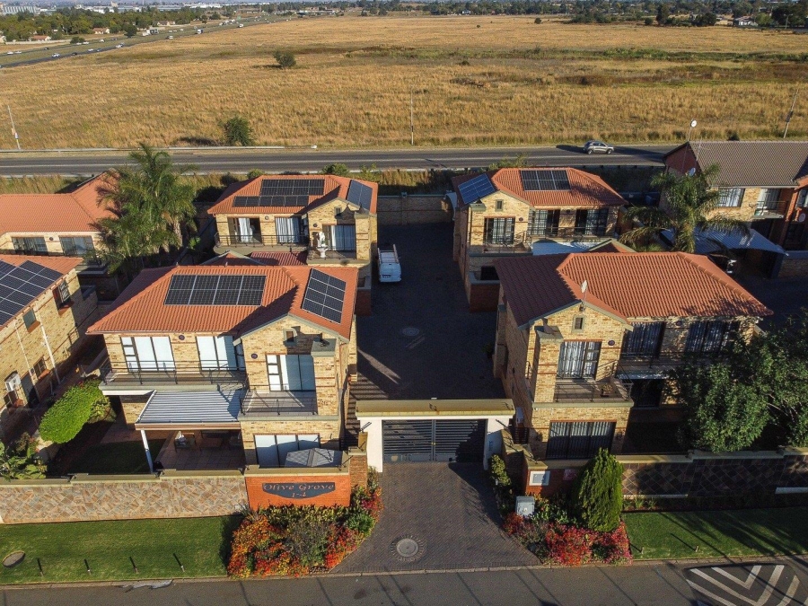 4 Bedroom Property for Sale in Brackenhurst Gauteng