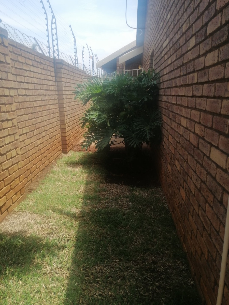 To Let 2 Bedroom Property for Rent in Highveld Gauteng
