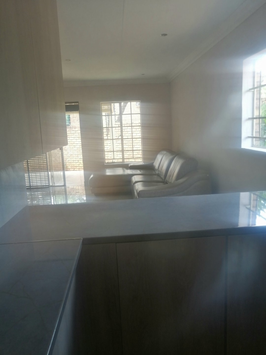 To Let 2 Bedroom Property for Rent in Highveld Gauteng