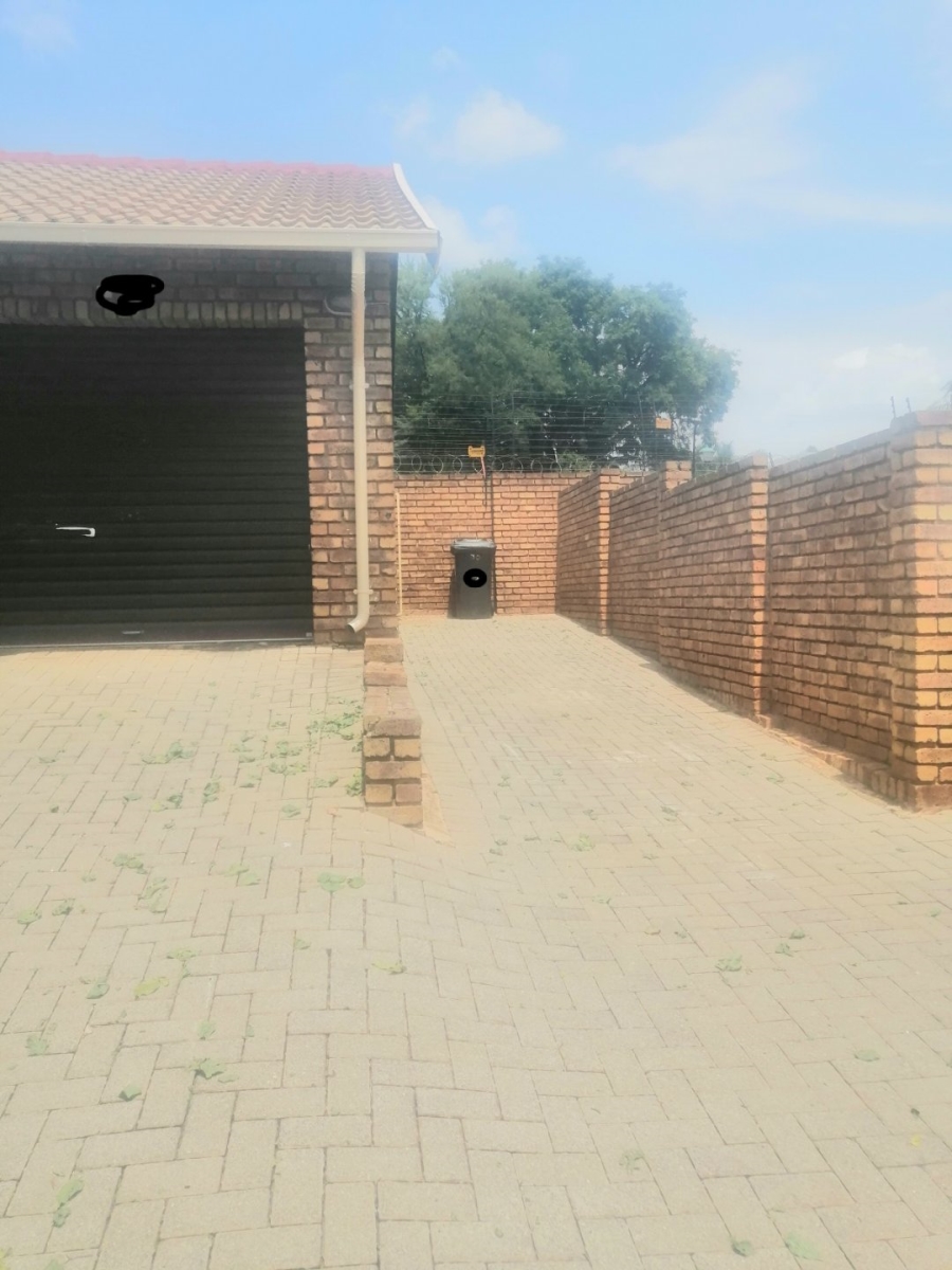 To Let 2 Bedroom Property for Rent in Highveld Gauteng
