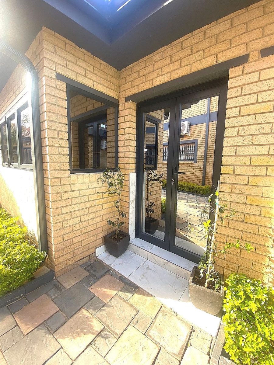 6 Bedroom Property for Sale in Lenasia Ext 7 Gauteng