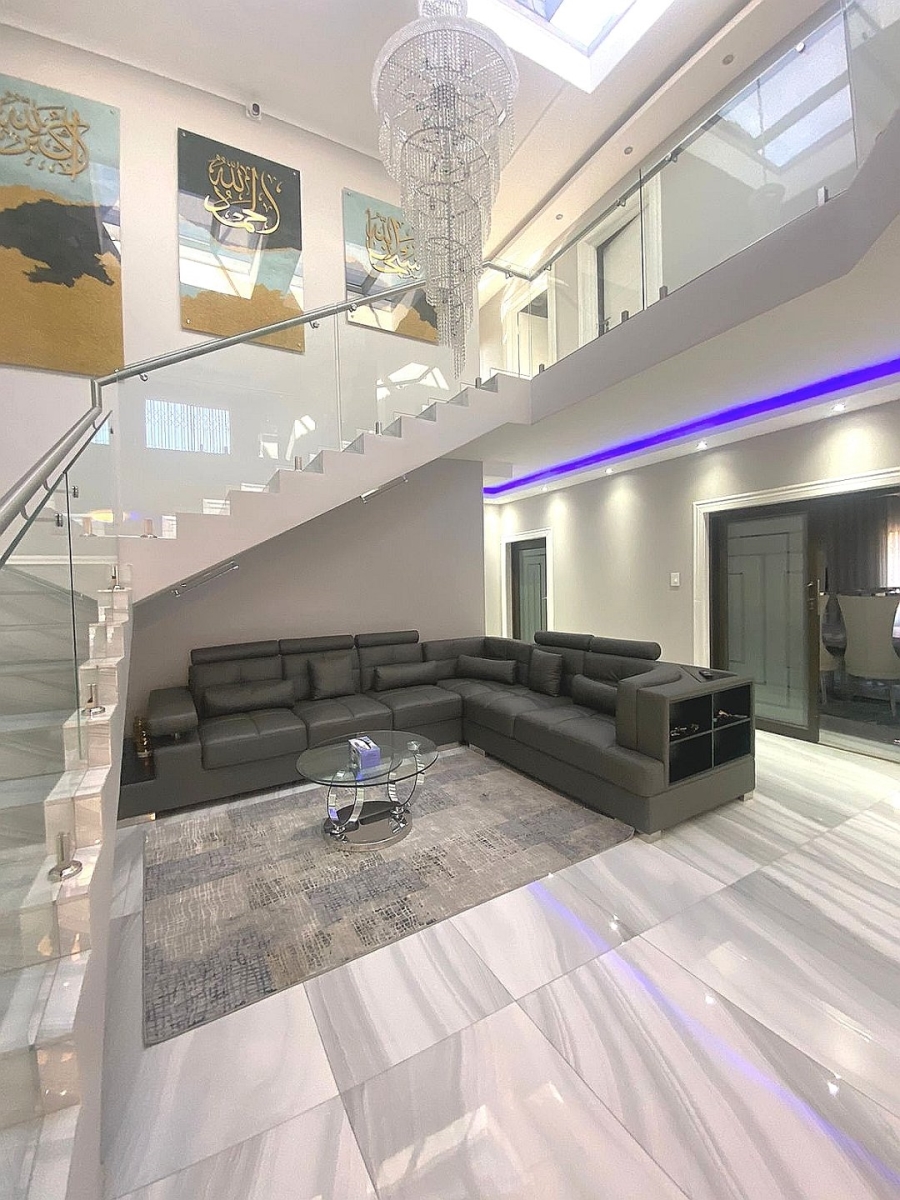 6 Bedroom Property for Sale in Lenasia Ext 7 Gauteng