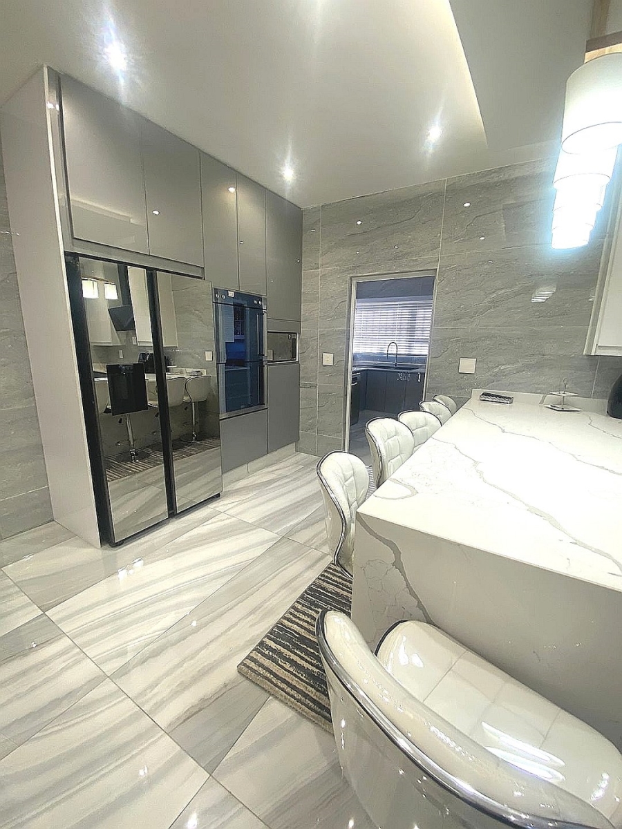 6 Bedroom Property for Sale in Lenasia Ext 7 Gauteng