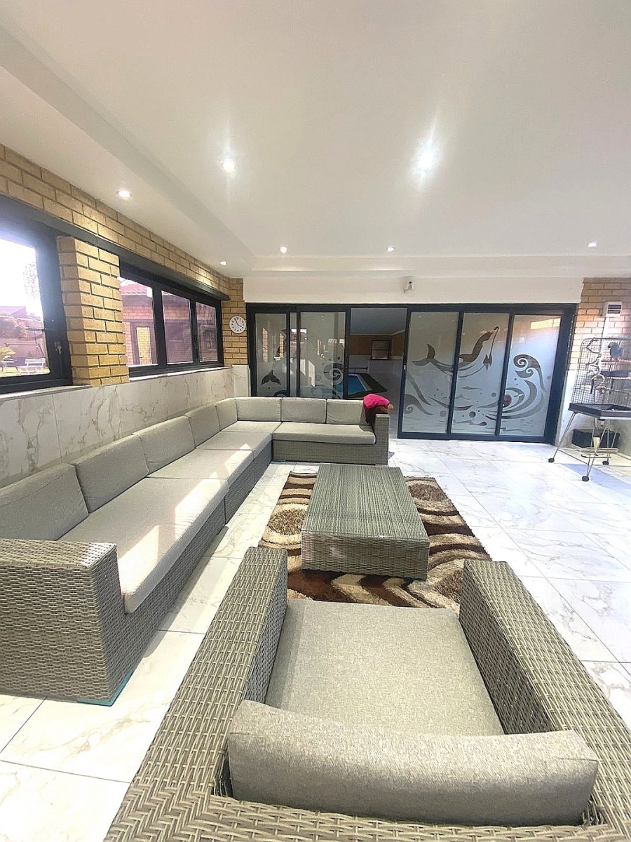 6 Bedroom Property for Sale in Lenasia Ext 7 Gauteng