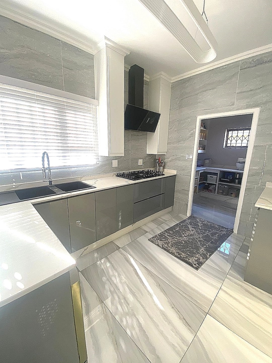 6 Bedroom Property for Sale in Lenasia Ext 7 Gauteng