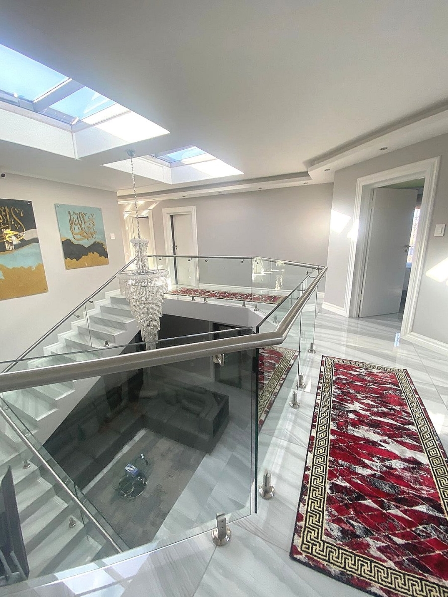 6 Bedroom Property for Sale in Lenasia Ext 7 Gauteng