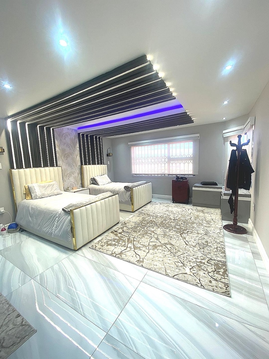 6 Bedroom Property for Sale in Lenasia Ext 7 Gauteng