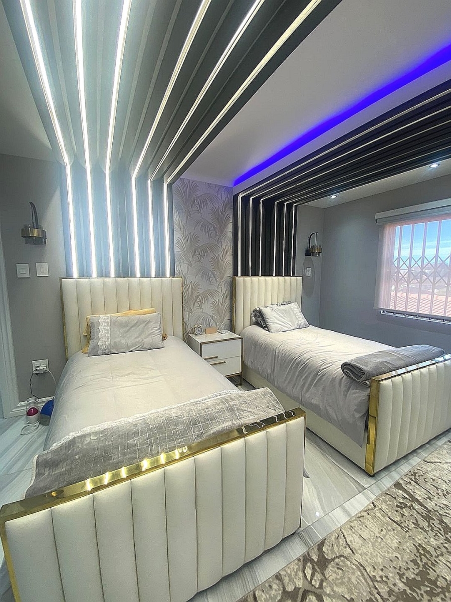 6 Bedroom Property for Sale in Lenasia Ext 7 Gauteng