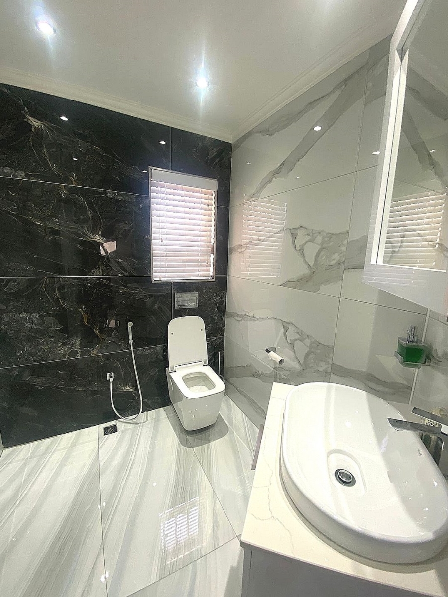 6 Bedroom Property for Sale in Lenasia Ext 7 Gauteng