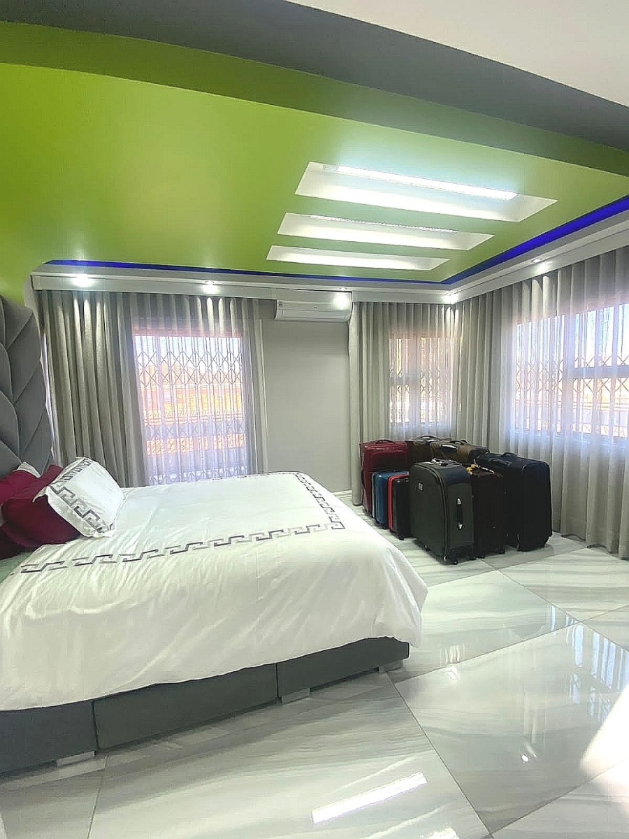 6 Bedroom Property for Sale in Lenasia Ext 7 Gauteng