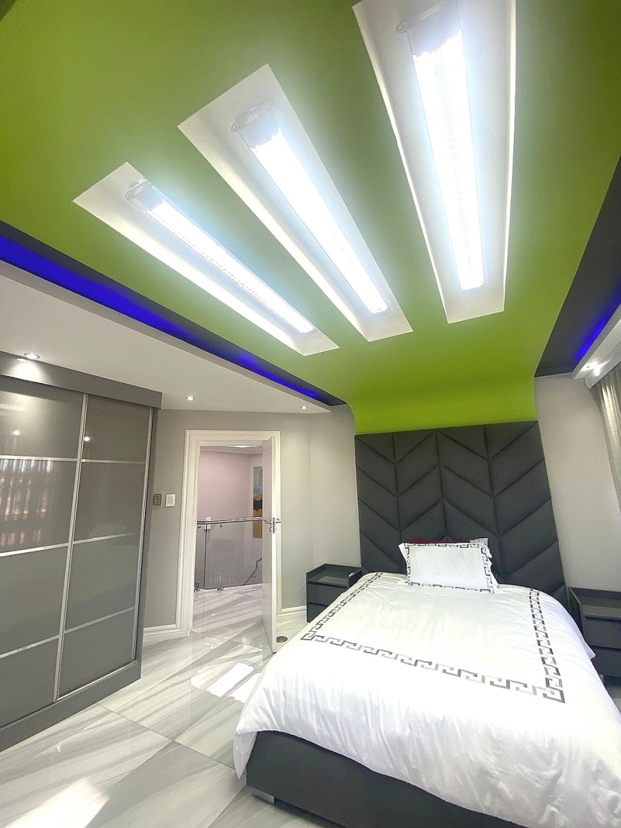 6 Bedroom Property for Sale in Lenasia Ext 7 Gauteng