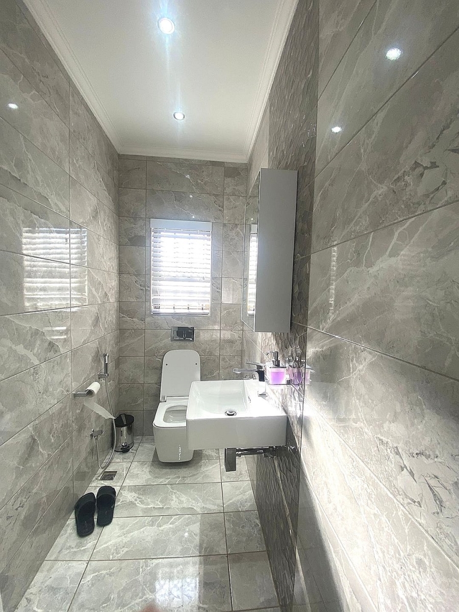 6 Bedroom Property for Sale in Lenasia Ext 7 Gauteng