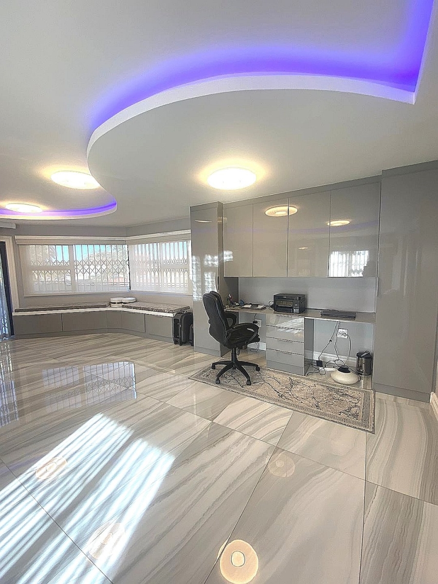 6 Bedroom Property for Sale in Lenasia Ext 7 Gauteng